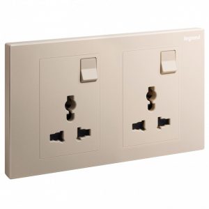 Ổ cắm đôi đa năng có công tắc Galion 282435-C1